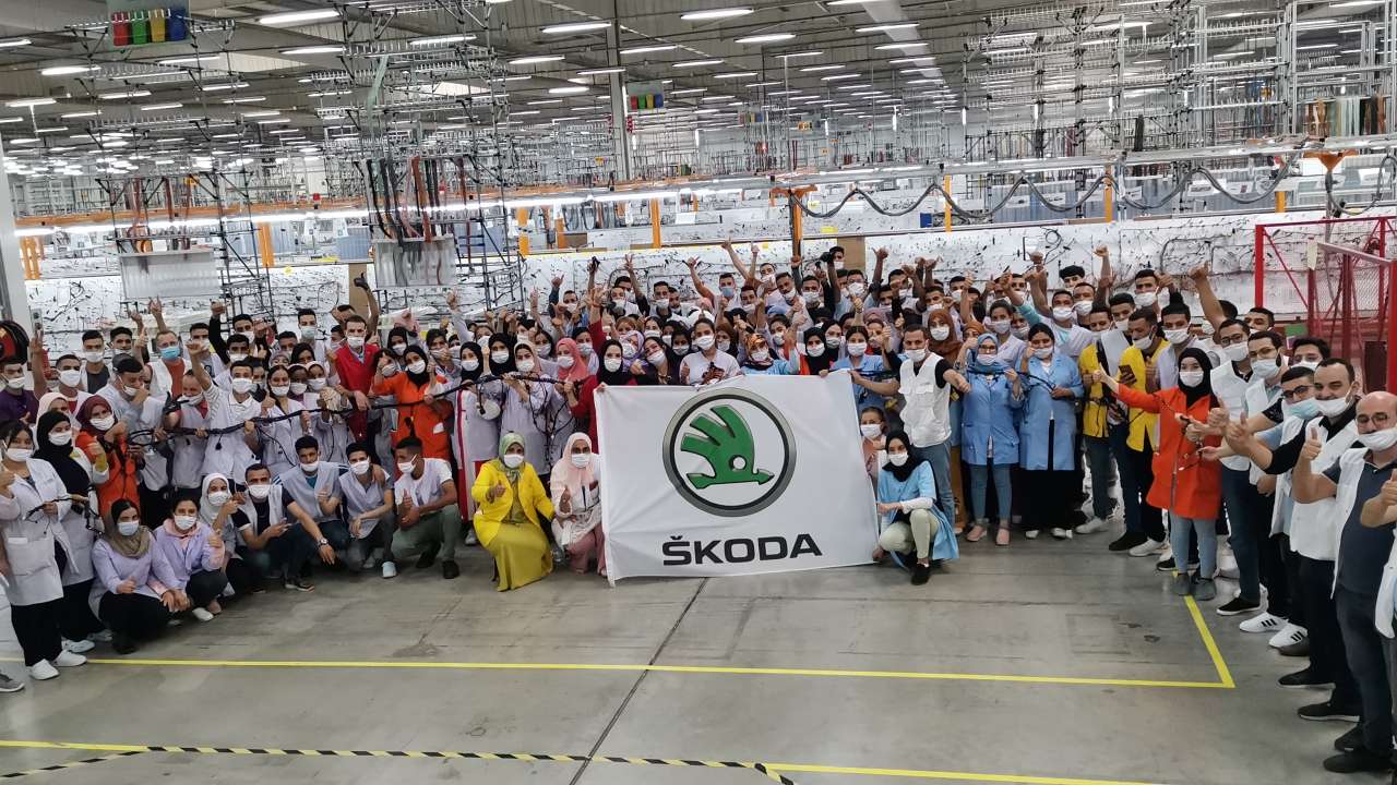 ŠKODA zabezpiecza produkcję wiązek kabli niezbędnych w budowie aut