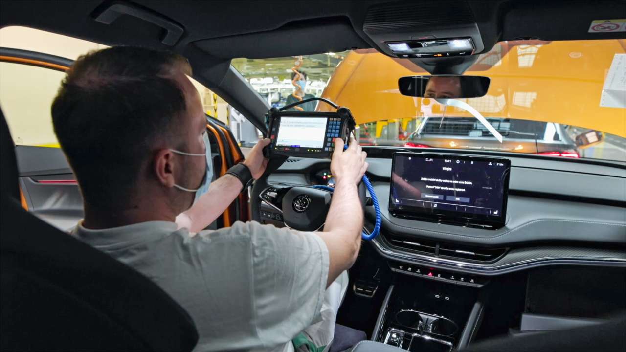 Zanim elektryczny ENYAQ iV ruszy w drogę – ŠKODA prezentuje proces produkcji akumulatora MEB