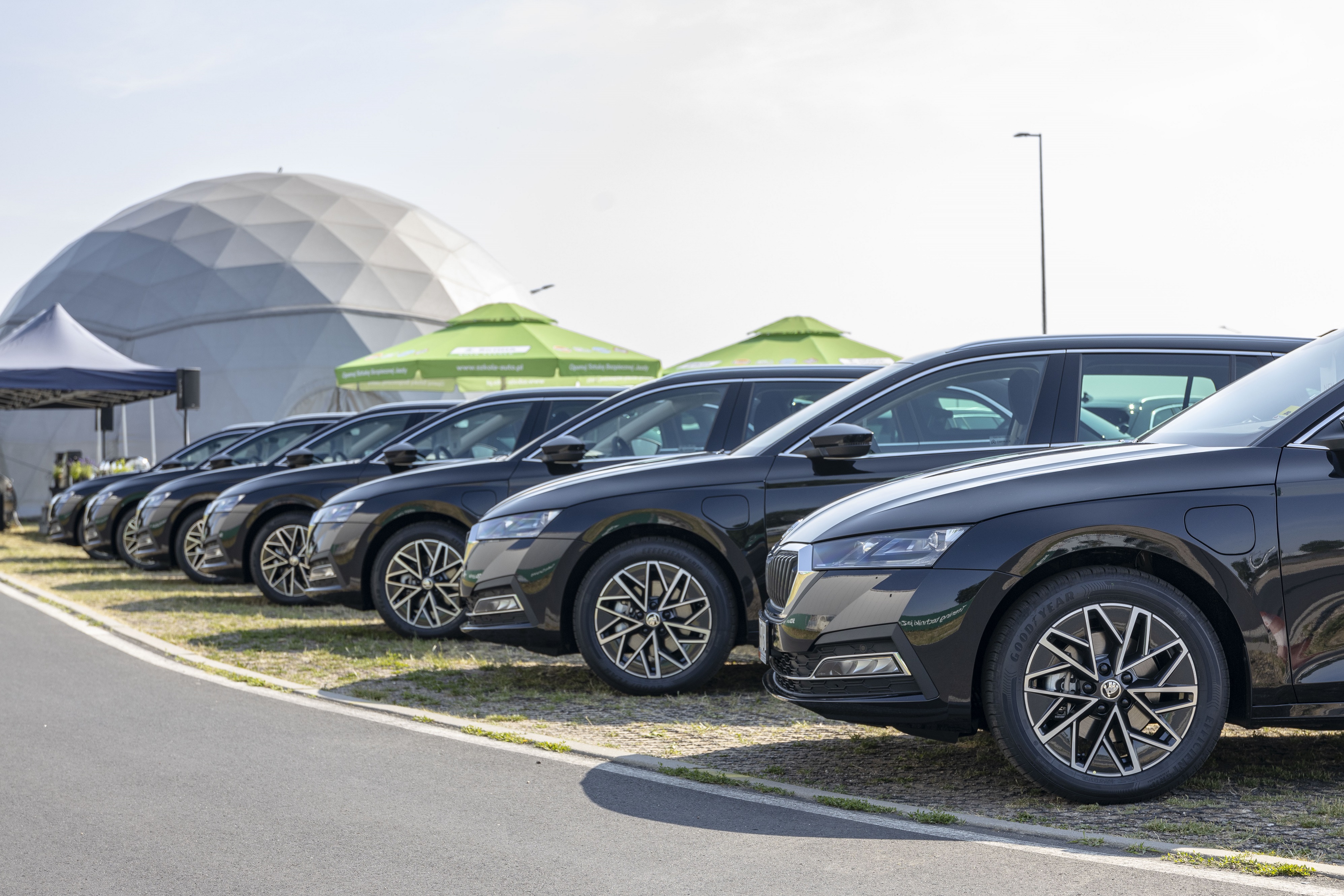 Pierwszy duży kontrakt w ramach Flotowego Modelu Agencyjnego. Škoda dostarcza Żabce 120 sztuk Octavia Combi