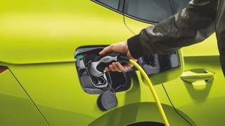 Ładowanie elektrycznych pojazdów marki Škoda bez wyciągania karty lub aplikacji? To możliwe dzięki usłudze Powerpass!
