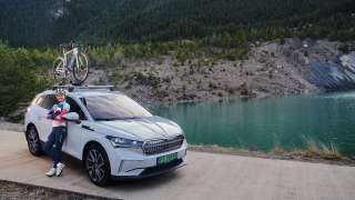 Škoda wspiera kobiecość i pasję – wystartowała nowa kampania z Kasią Niewiadomą!