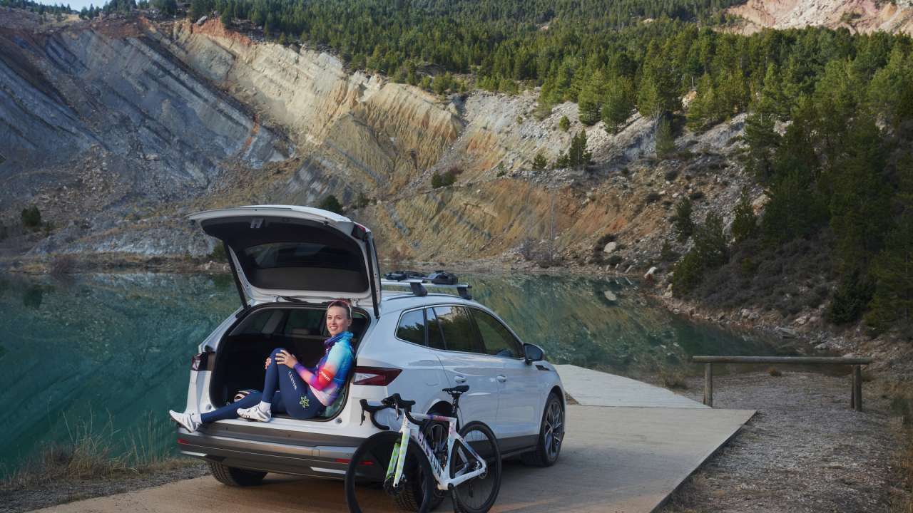 Škoda wspiera kobiecość i pasję – wystartowała nowa kampania z Kasią Niewiadomą!