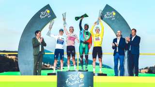 Końcowy etap tegorocznego Tour de France w towarzystwie nowej Škody Elroq