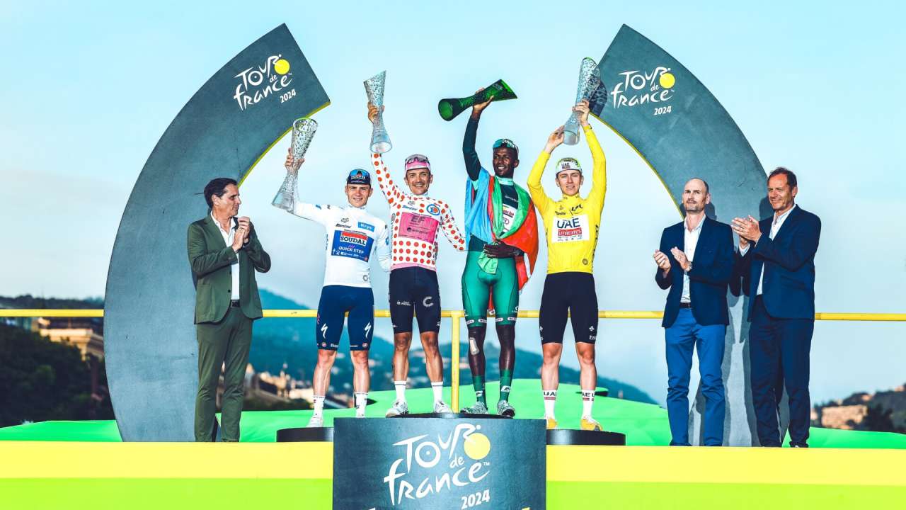 Końcowy etap tegorocznego Tour de France w towarzystwie nowej Škody Elroq