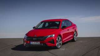 Najpopularniejszy model Škody w nowych wariantach wyposażenia. Škoda Octavia Essence i RS w Polskim konfiguratorze