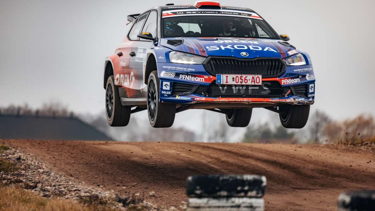 Miko Marczyk, Szymon Gospodarczyk i Škoda Fabia RS Rally2. Podwójne zwycięstwo w Warszawie.