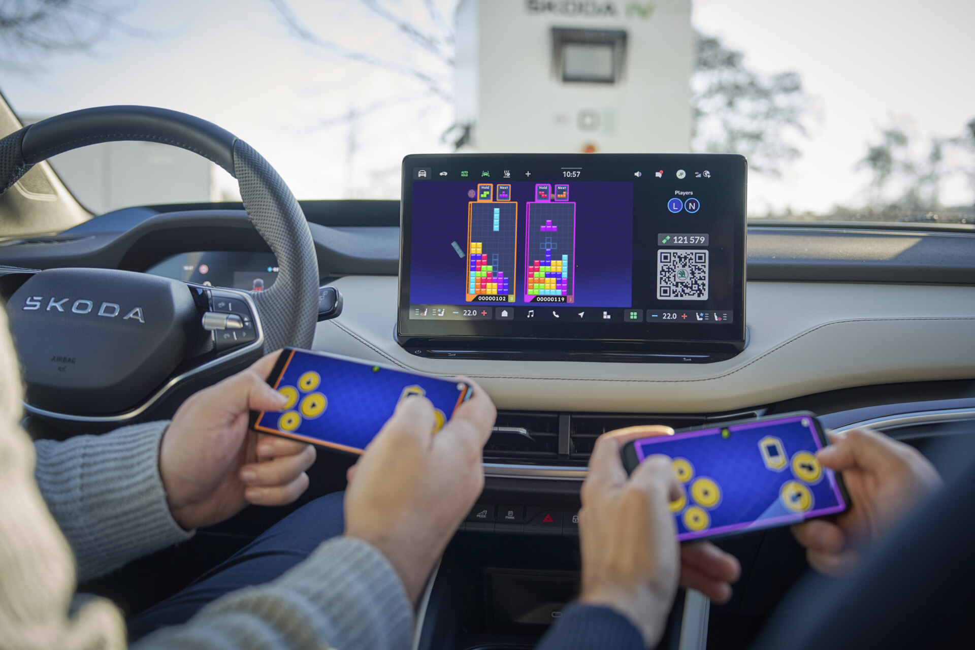 Škoda zmienia elektryki w centra rozrywki. Gaming, wideo i Spotify w standardzie Enyaq i Elroq