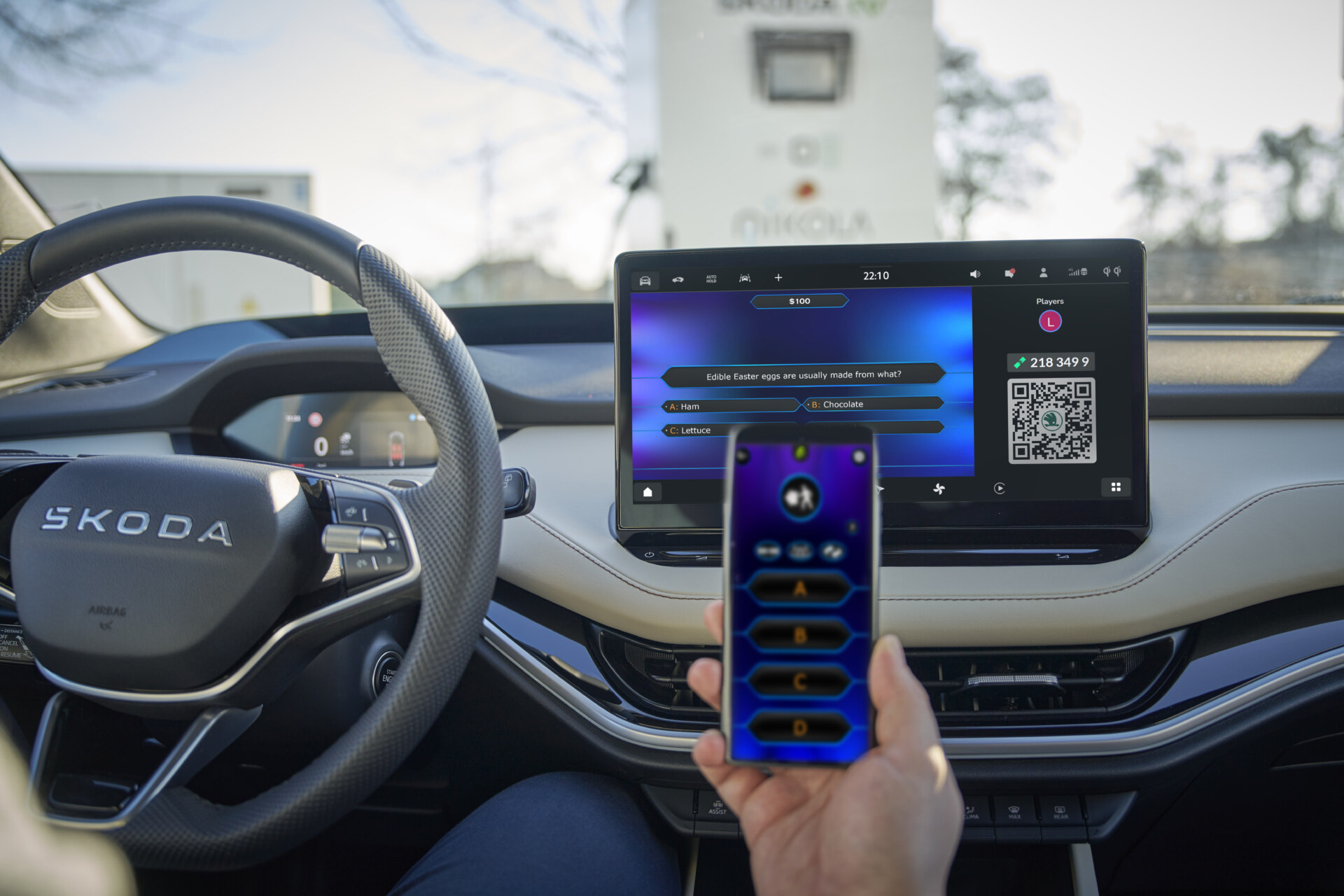 Škoda zmienia elektryki w centra rozrywki. Gaming, wideo i Spotify w standardzie Enyaq i Elroq