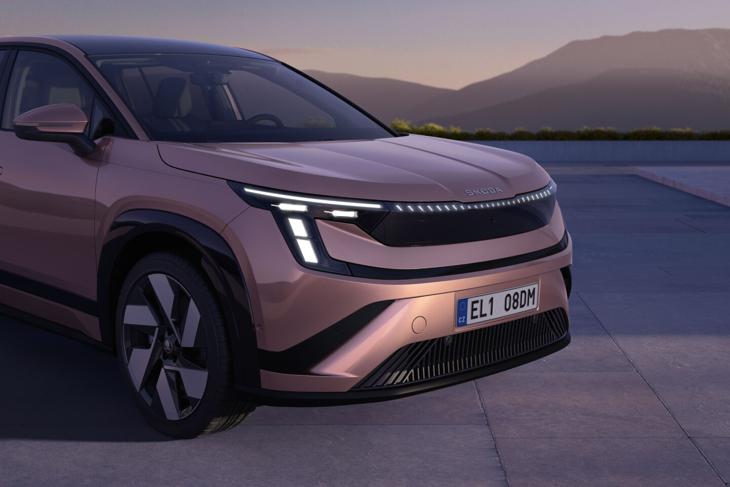 Jak Škoda zwiększa komfort podróżowania? Od praktycznych pakietów po technologię V2L