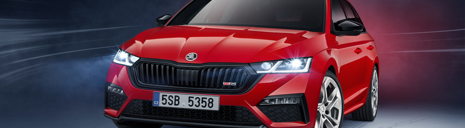 Nowa ŠKODA OCTAVIA RS iV: nowoczesne auto hybrydowe ze sportowym charakterem