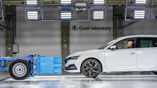 ŠKODA AUTO otwiera nowoczesne laboratorium testów zderzeniowych dla aut z napędem konwencjonalnym oraz elektrycznym