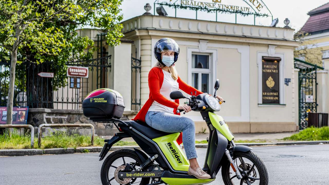 ŠKODA wstępnie podsumowuje swoje zaangażowanie w walce z pandemią Covid-19 i kontynuuje wsparcie