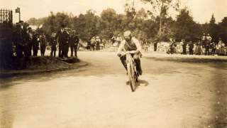 Zwycięstwo sprzed 115 lat: motocykl Laurin & Klement na najwyższym podium mistrzostw świata