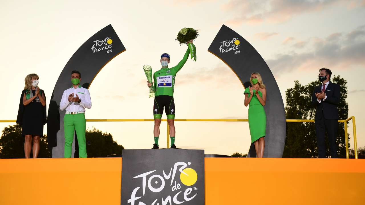 Tadej Pogacar, zwycięzca 107. Tour de France, otrzymał trofeum zaprojektowane przez ŠKODA Design