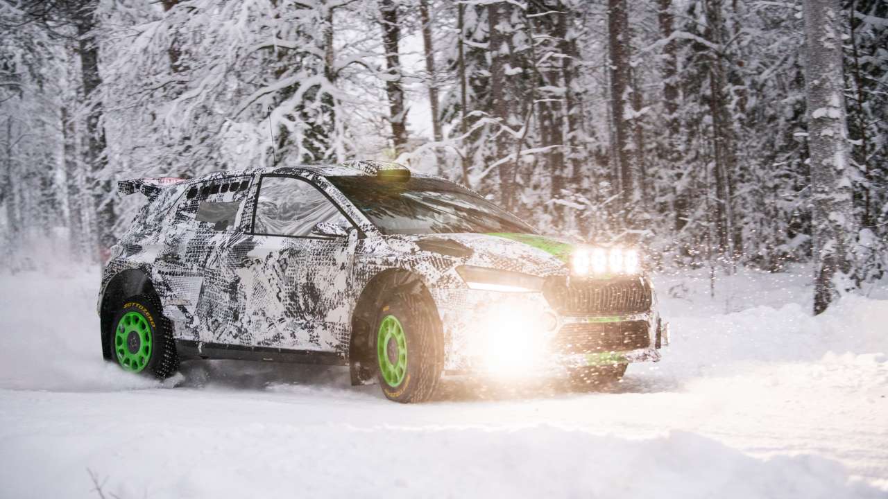 ŠKODA FABIA Rally2 nowej generacji sprawdzona w ekstremalnych testach zimowych