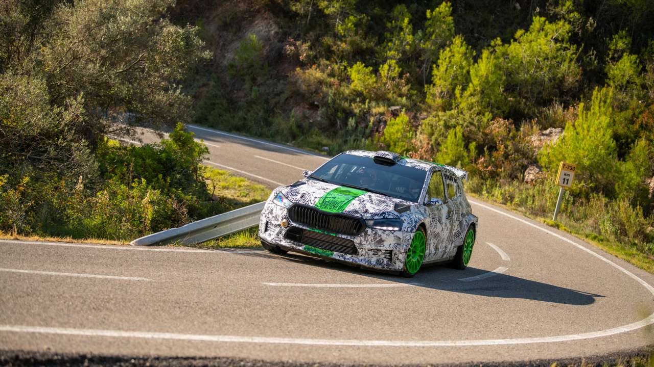 ŠKODA FABIA Rally2 nowej generacji wynosi bezpieczeństwo załogi na jeszcze wyższy poziom