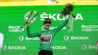 Tour de France Femmes – Marianne Vos z zielonym trofeum autorstwa ŠKODY