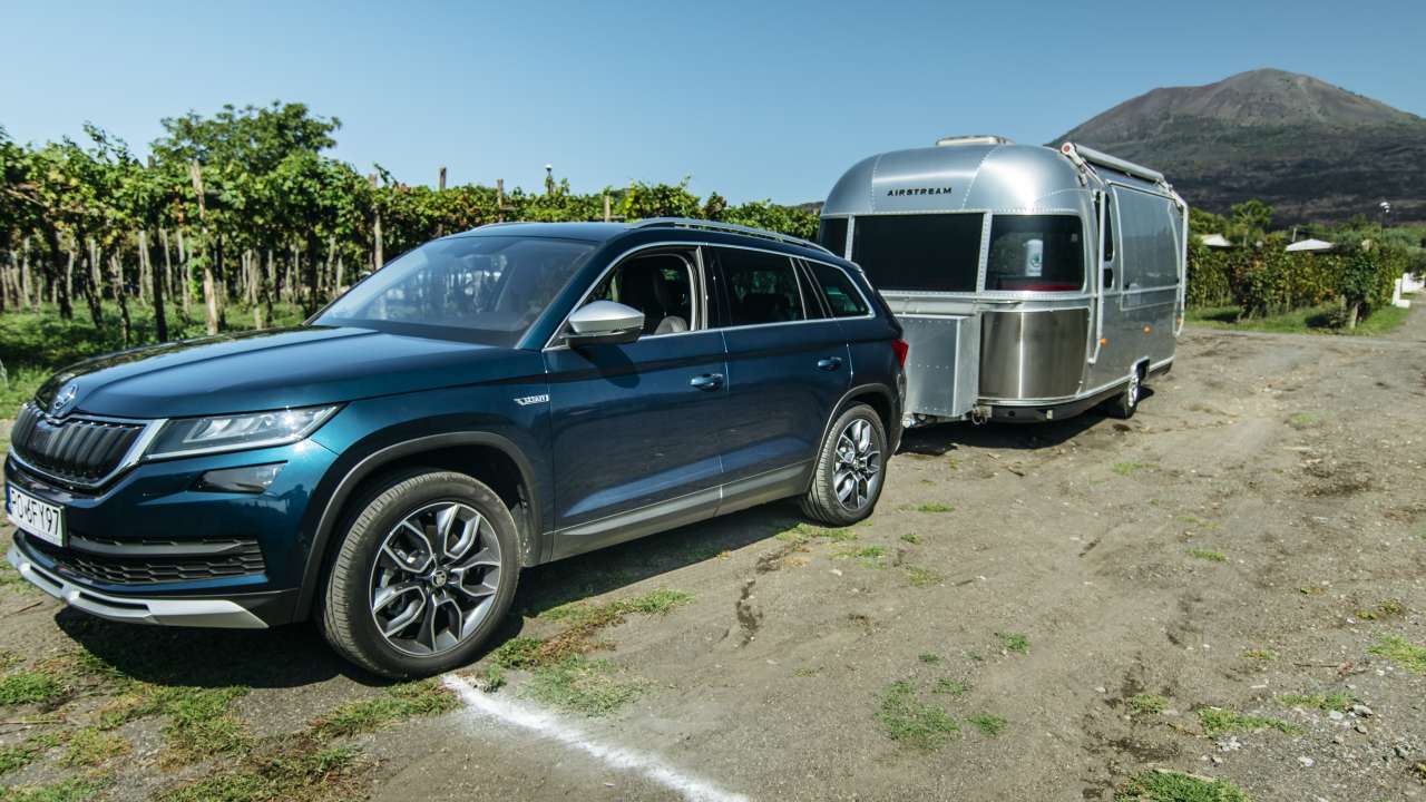 Systemy ŠKODY: TRAILER ASSIST – bezpieczne podróże z przyczepą