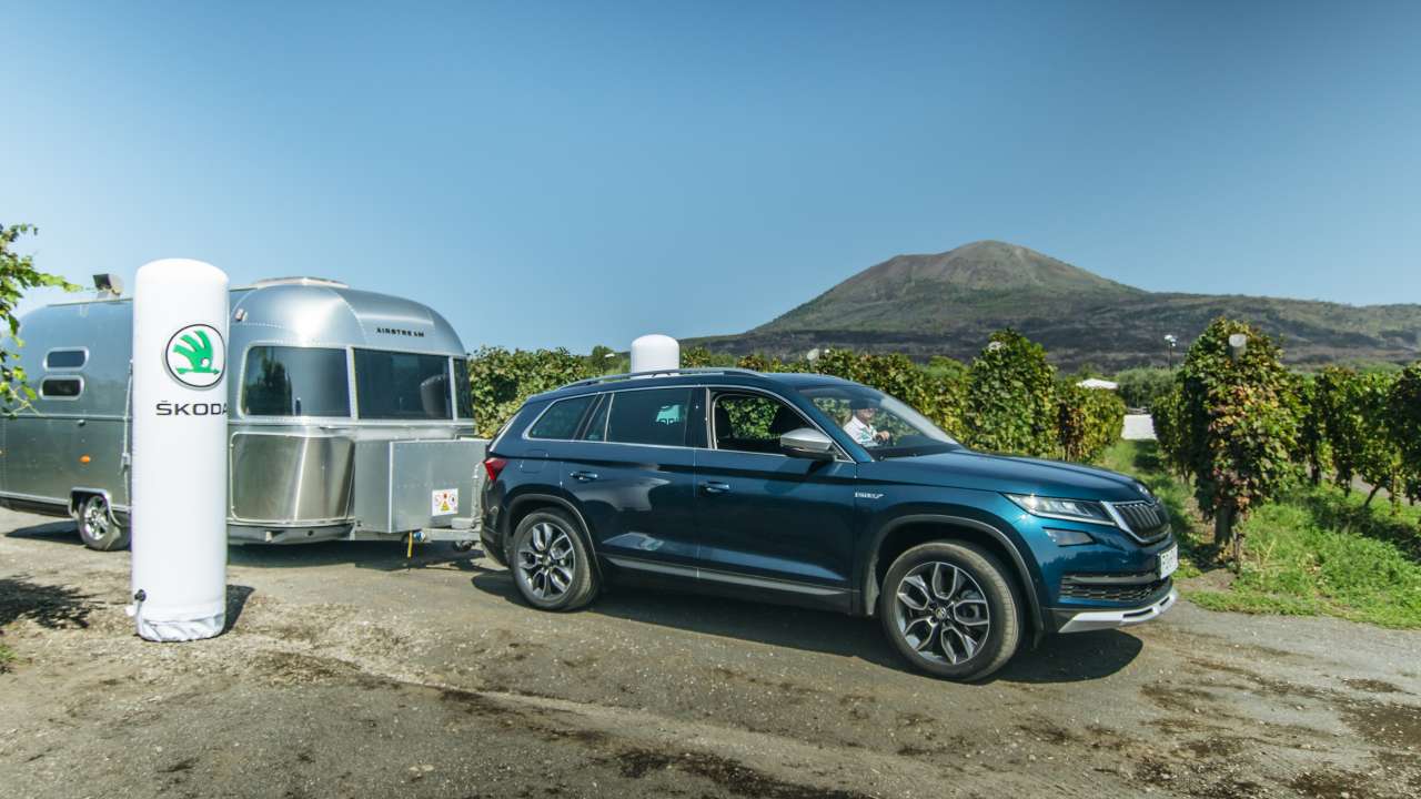 Systemy ŠKODY: TRAILER ASSIST – bezpieczne podróże z przyczepą