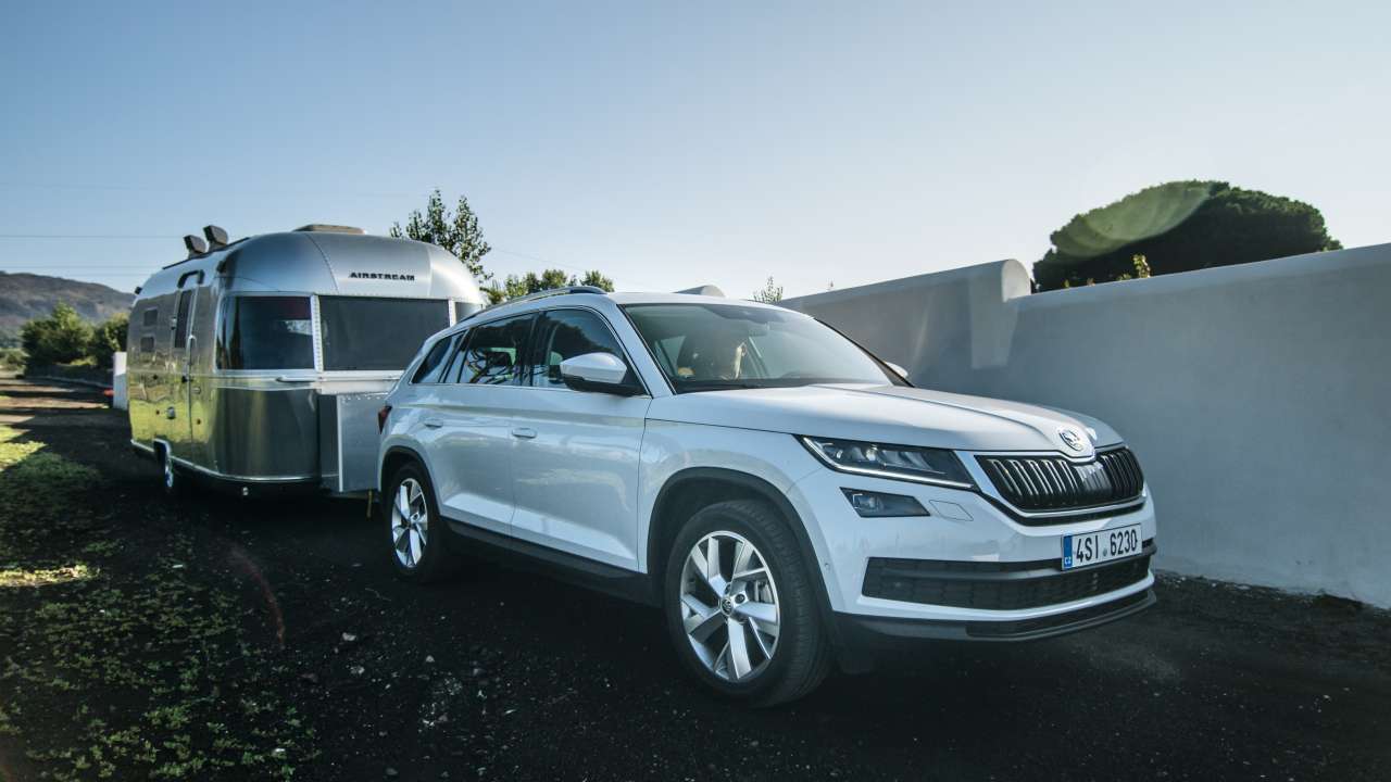 Systemy ŠKODY: TRAILER ASSIST – bezpieczne podróże z przyczepą