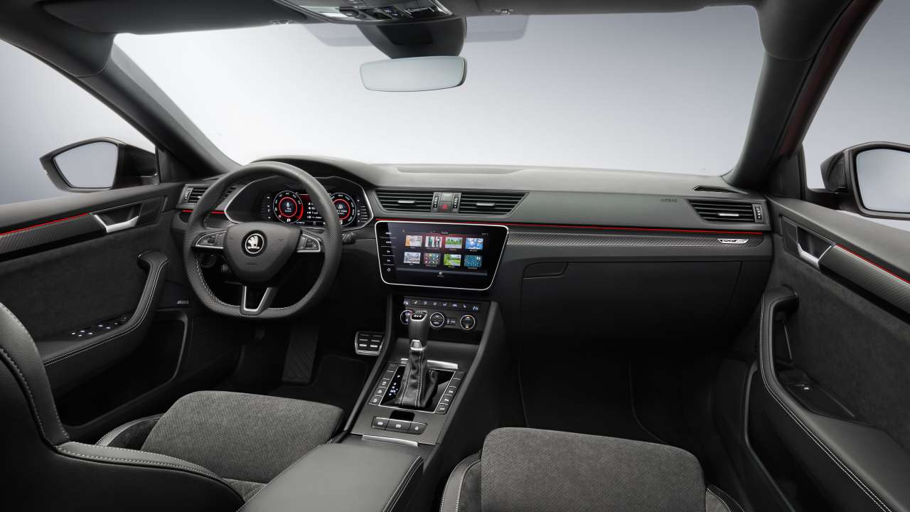 ŠKODA SUPERB SPORTLINE: jeszcze więcej sportowych emocji we flagowej limuzynie