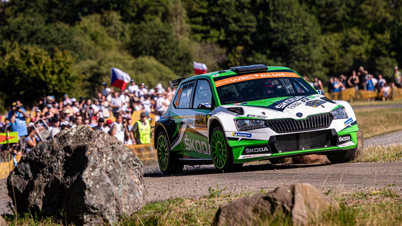 Rajd Niemiec czeski zespół ŠKODY, w składzie Jan Kopecký i Pavel Dresler, ponownie zajmuje najwyższą pozycję na podium kategorii WRC 2 Pro