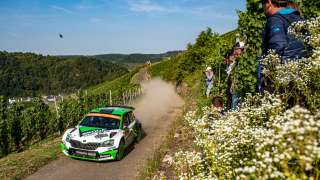 Rajd Niemiec czeski zespół ŠKODY, w składzie Jan Kopecký i Pavel Dresler, ponownie zajmuje najwyższą pozycję na podium kategorii WRC 2 Pro