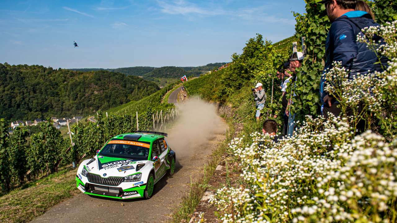 Rajd Niemiec czeski zespół ŠKODY, w składzie Jan Kopecký i Pavel Dresler, ponownie zajmuje najwyższą pozycję na podium kategorii WRC 2 Pro