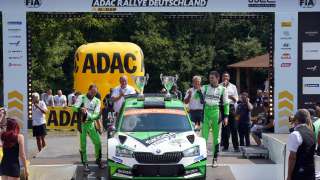 Rajd Niemiec czeski zespół ŠKODY, w składzie Jan Kopecký i Pavel Dresler, ponownie zajmuje najwyższą pozycję na podium kategorii WRC 2 Pro