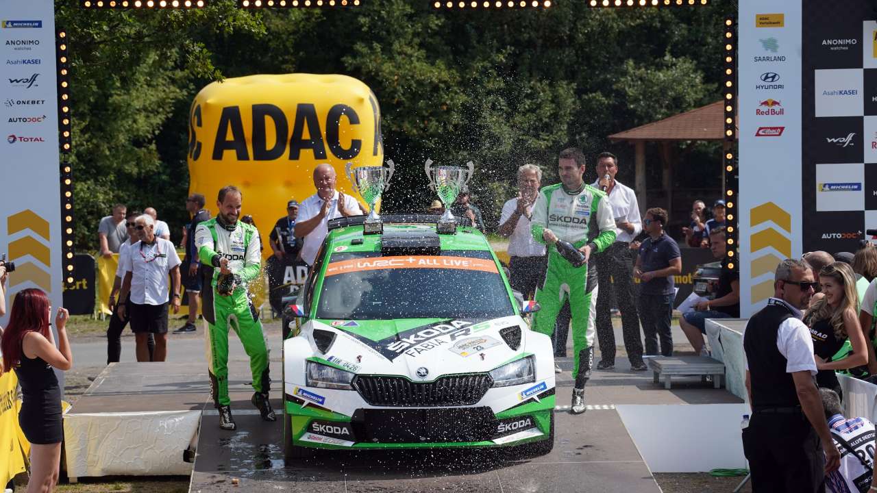 Rajd Niemiec czeski zespół ŠKODY, w składzie Jan Kopecký i Pavel Dresler, ponownie zajmuje najwyższą pozycję na podium kategorii WRC 2 Pro