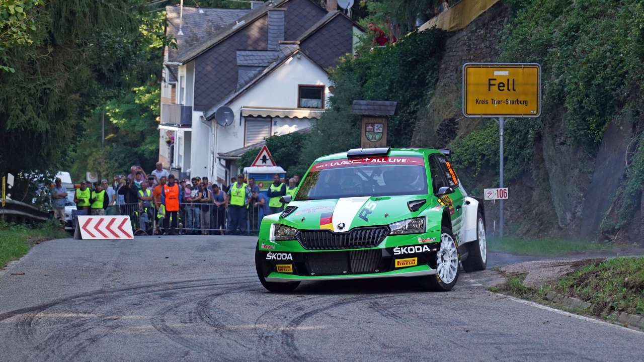 Rajd Niemiec czeski zespół ŠKODY, w składzie Jan Kopecký i Pavel Dresler, ponownie zajmuje najwyższą pozycję na podium kategorii WRC 2 Pro