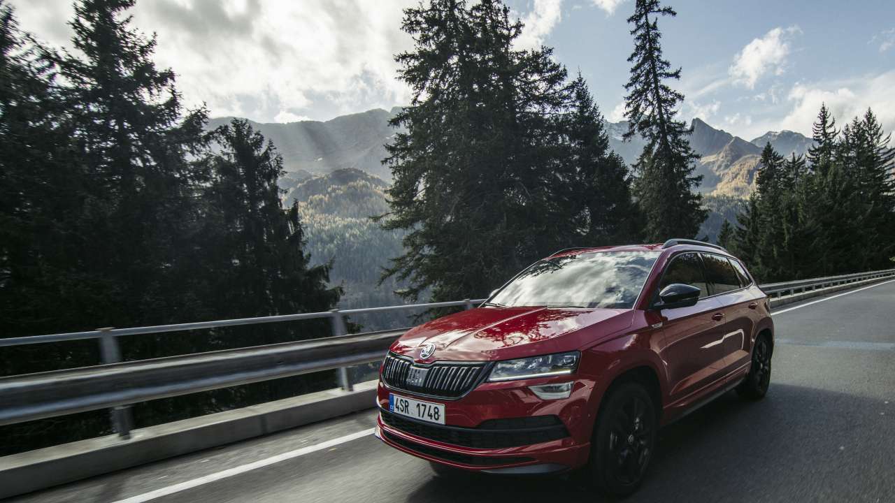 ŠKODA dostarczyła 105 300 samochodów w październiku