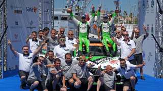 Załogi ŠKODA Motorsport triumfują w kategorii WRC 2 Pro na mecie Rajdu Sardynii