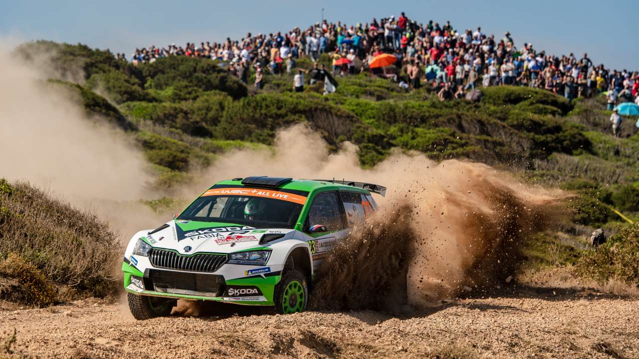 Załogi ŠKODA Motorsport triumfują w kategorii WRC 2 Pro na mecie Rajdu Sardynii