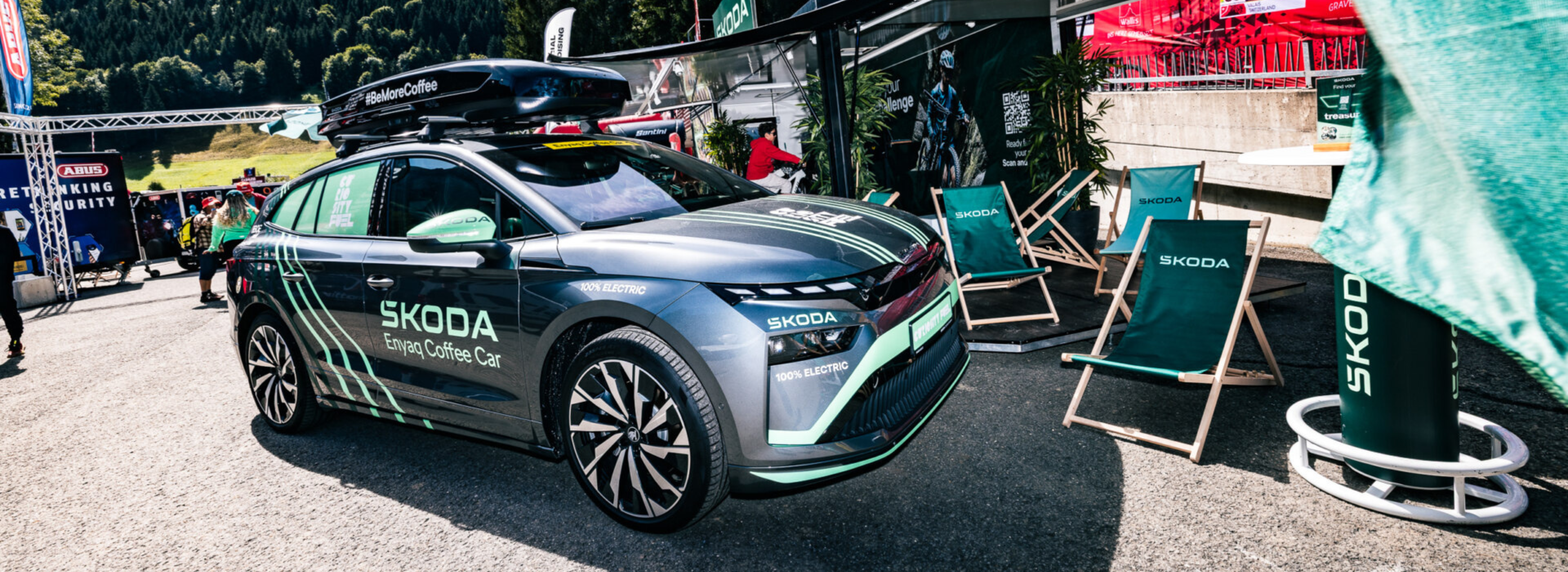 Mobilna kawiarnia na prąd: Škoda Elroq i Enyaq częstują kawą