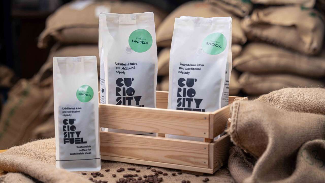 Mobilna kawiarnia na prąd: Škoda Elroq i Enyaq częstują kawą