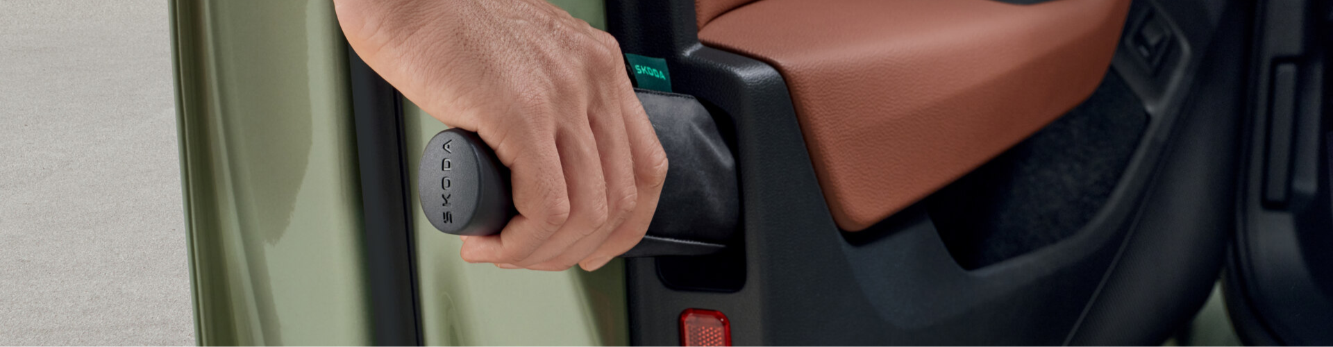 Od skrobaczki po parasol. Ikony praktyczności, które zmieniają codzienną jazdę