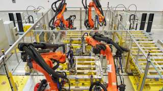 Škoda otwiera nową halę montażu systemów akumulatorowych.