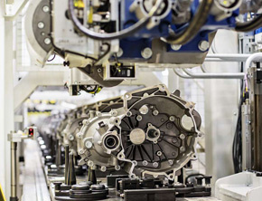 ŠKODA AUTO świętuje trzy osiągnięcia w produkcji pojazdów i komponentów: wyprodukowano 750 tys. SUV-ów KODIAQ, 4 mln silników EA211 oraz 15 mln skrzyń biegów najnowszej generacji