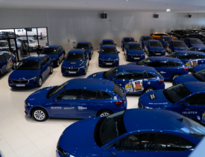 Škoda i Iglotex wzmacniają partnerstwo – oficjalne wydanie floty z udziałem Dyrektora marki Škoda Jaroslava Hercoga