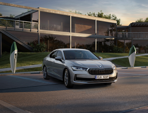 Škoda Superb w Nowej Odsłonie: Liftback z Napędem Hybrydowym Plug-In!