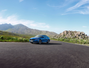 Škoda zwiększa sprzedaż samochodów w Polsce i na innych kluczowych rynkach, ugruntowując trzecią pozycję wśród najchętniej wybieranych marek aut w Europie