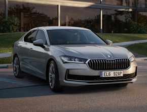 Hybrydowa Škoda Superb w wersji Liftback wkracza do oferty polskiego importera – sprawdź cennik i konfigurator!
