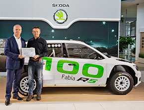 Rekordowe zapotrzebowanie na mistrzowską rajdówkę: ŠKODA dostarcza setny egzemplarz FABII R5