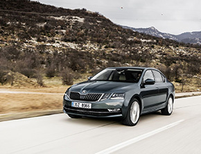 ŠKODA OCTAVIA z innowacyjnymi systemami wspomagania i rozbudowanymi usługami online