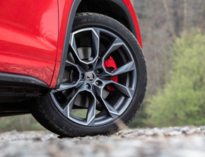 ŠKODA AUTO SAFETY: Rozwiewamy wątpliwości dotyczące użytkowania opon sezonowych