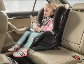 ŠKODA AUTO SAFETY: funkcjonalności pomagające w podróży z dzieckiem