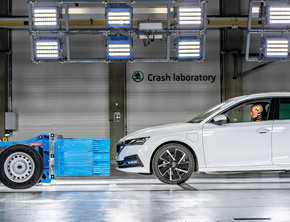 ŠKODA AUTO otwiera nowoczesne laboratorium testów zderzeniowych dla aut z napędem konwencjonalnym oraz elektrycznym
