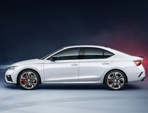 ŠKODA prezentuje proces powstawania baterii dla samochodów z napędem hybrydowym typu plug-in