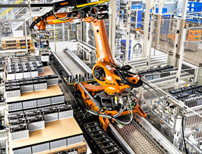 ŠKODA automatyzuje kolejne procesy produkcyjne w fabryce w Kvasinach